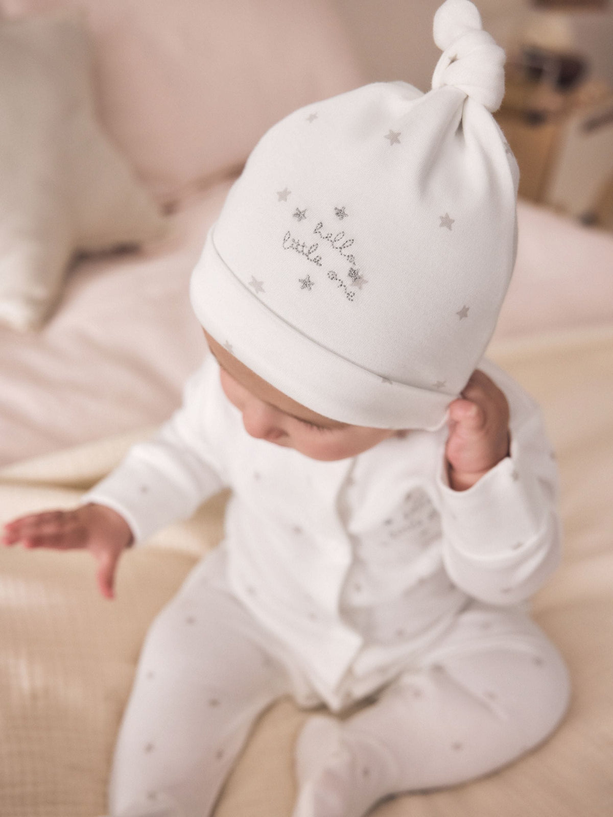 White Sleepsuit, Bodysuit, Hat and Bib Set 4 Piece (0-9mths)